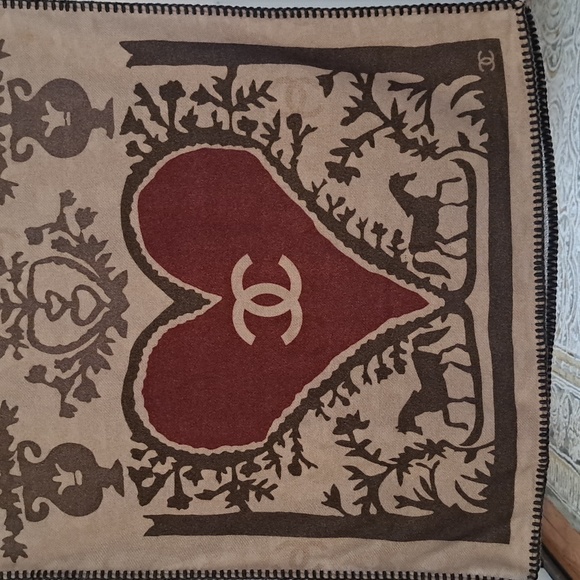 Chanel cashmere scarf - Picture 8 of 13